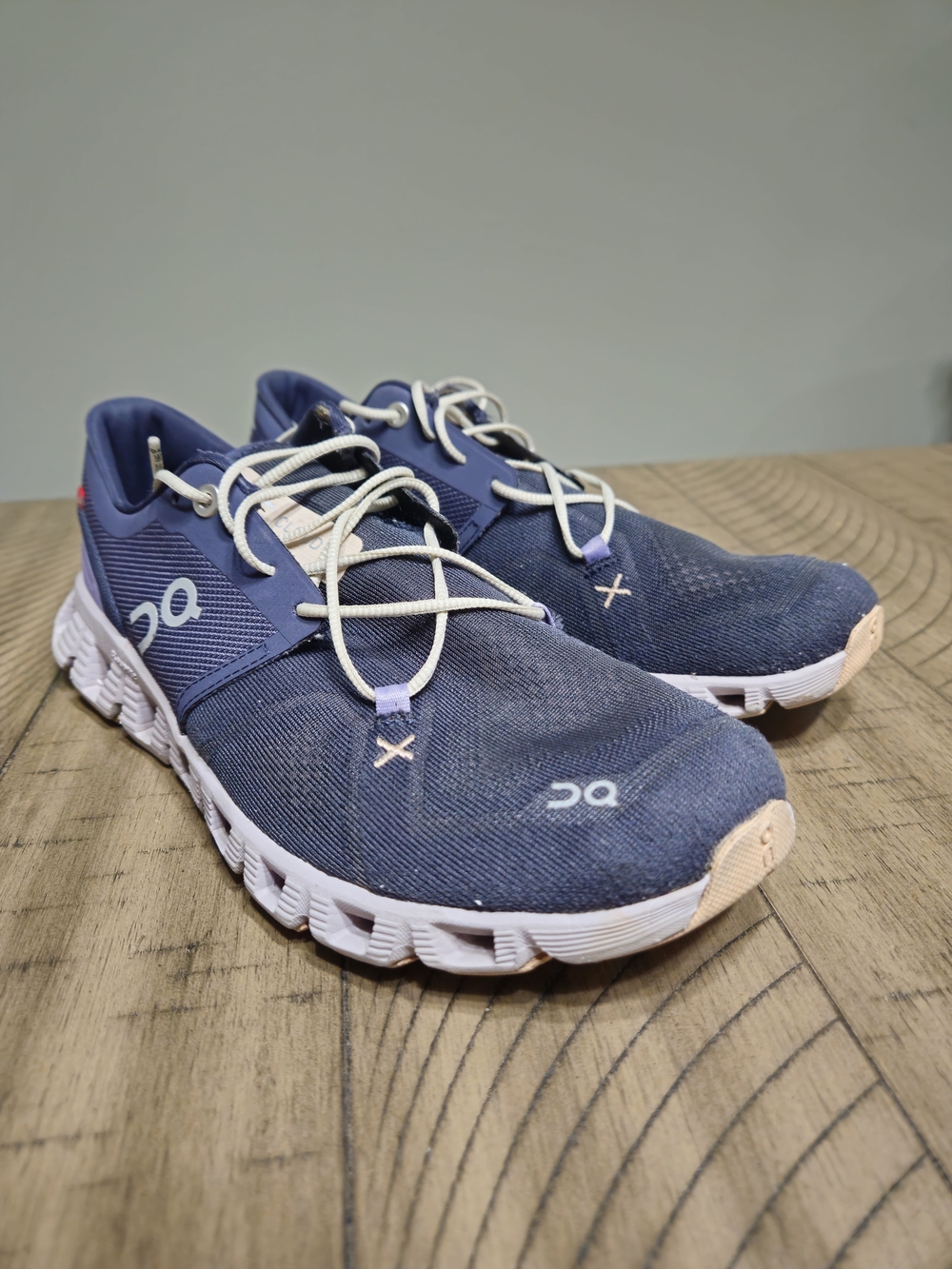 On Cloud Running Shoes in Navy Blue & White